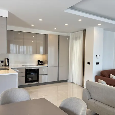 Σπίτι διακοπών Premium Tuerkbuekue With Private Pool